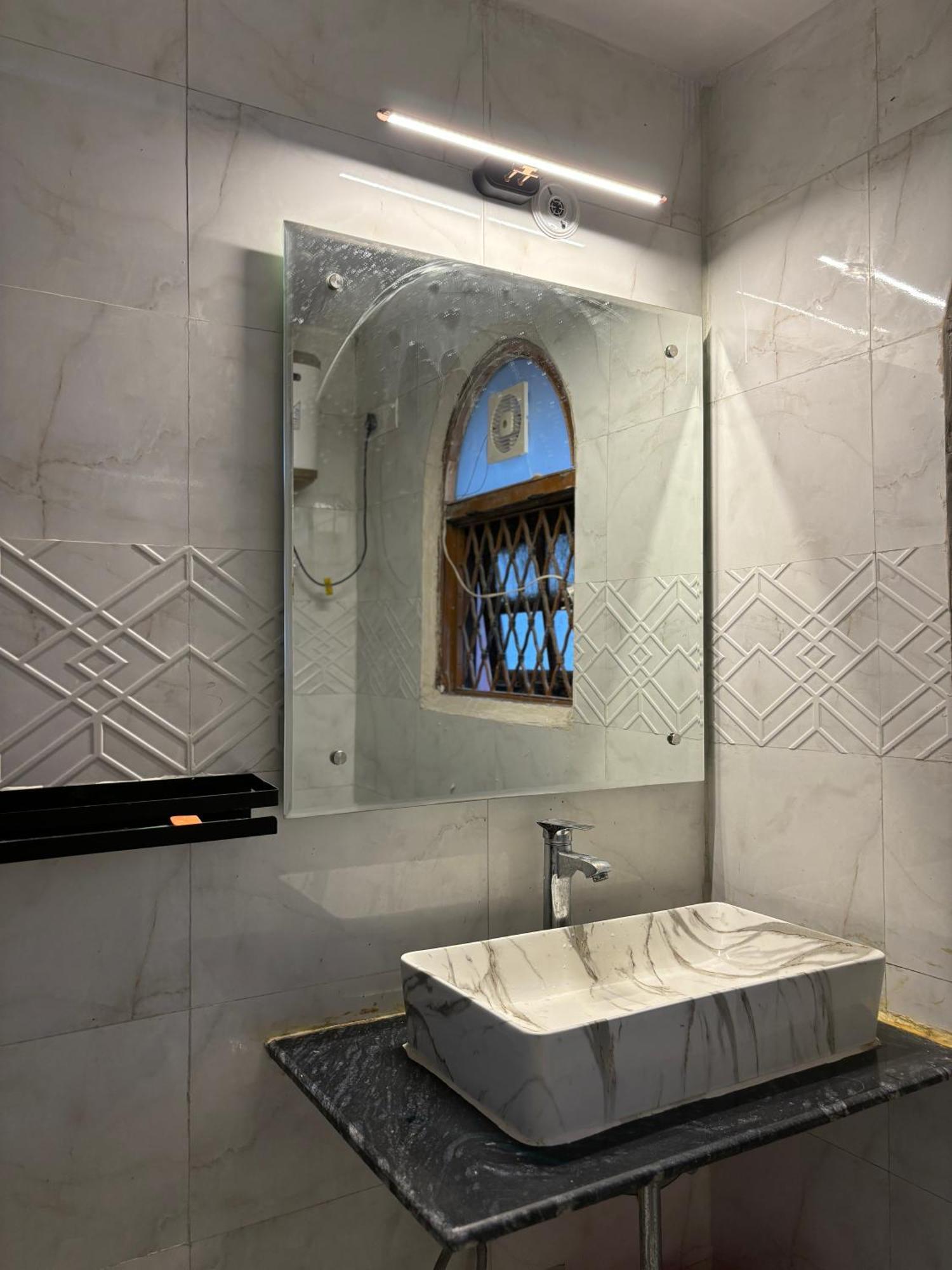 Atharva'S Homestay By Goaround Homes - Nehru Enclave Metro, South Delhi Ню Делхи Екстериор снимка