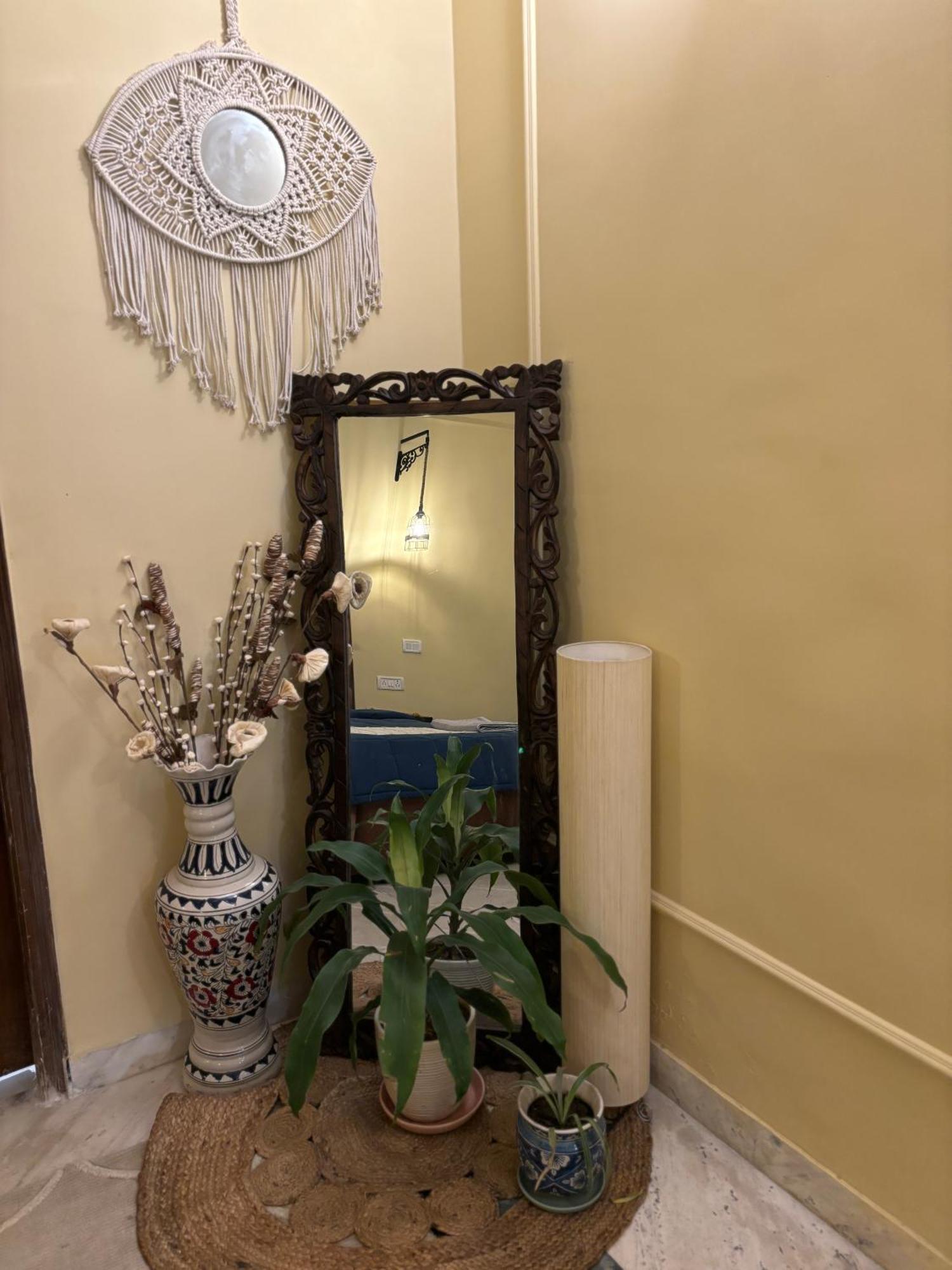 Atharva'S Homestay By Goaround Homes - Nehru Enclave Metro, South Delhi Ню Делхи Екстериор снимка