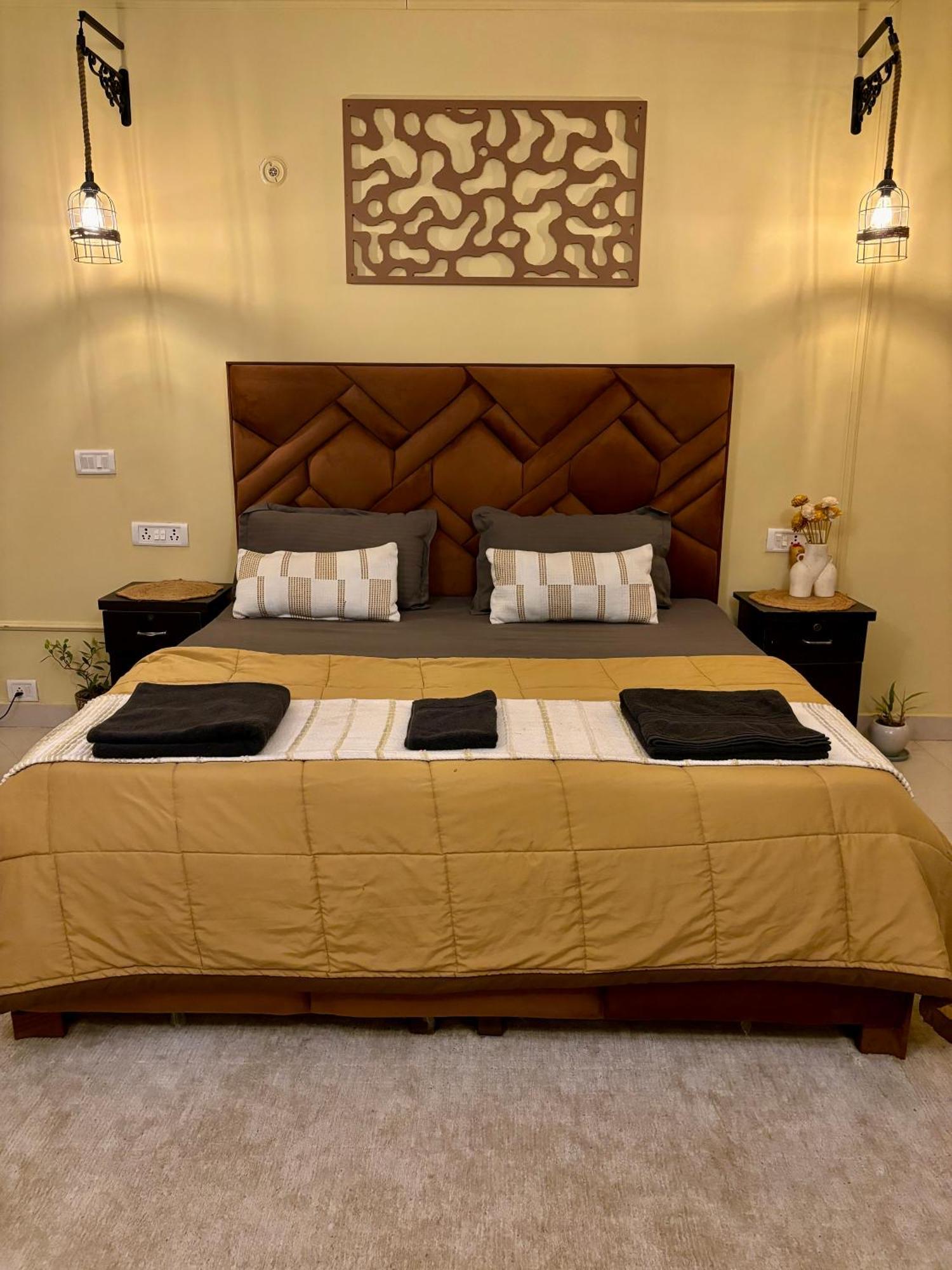Atharva'S Homestay By Goaround Homes - Nehru Enclave Metro, South Delhi Ню Делхи Екстериор снимка