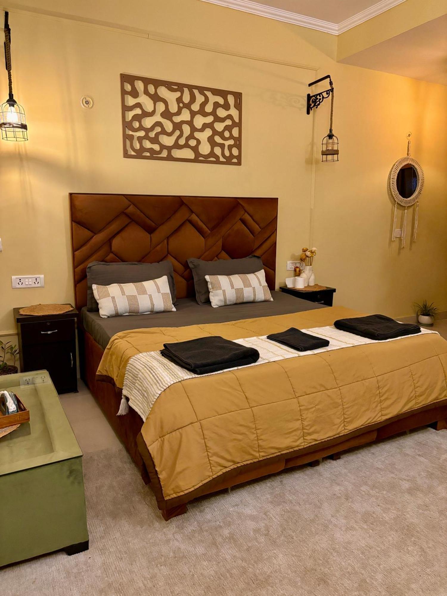Atharva'S Homestay By Goaround Homes - Nehru Enclave Metro, South Delhi Ню Делхи Екстериор снимка