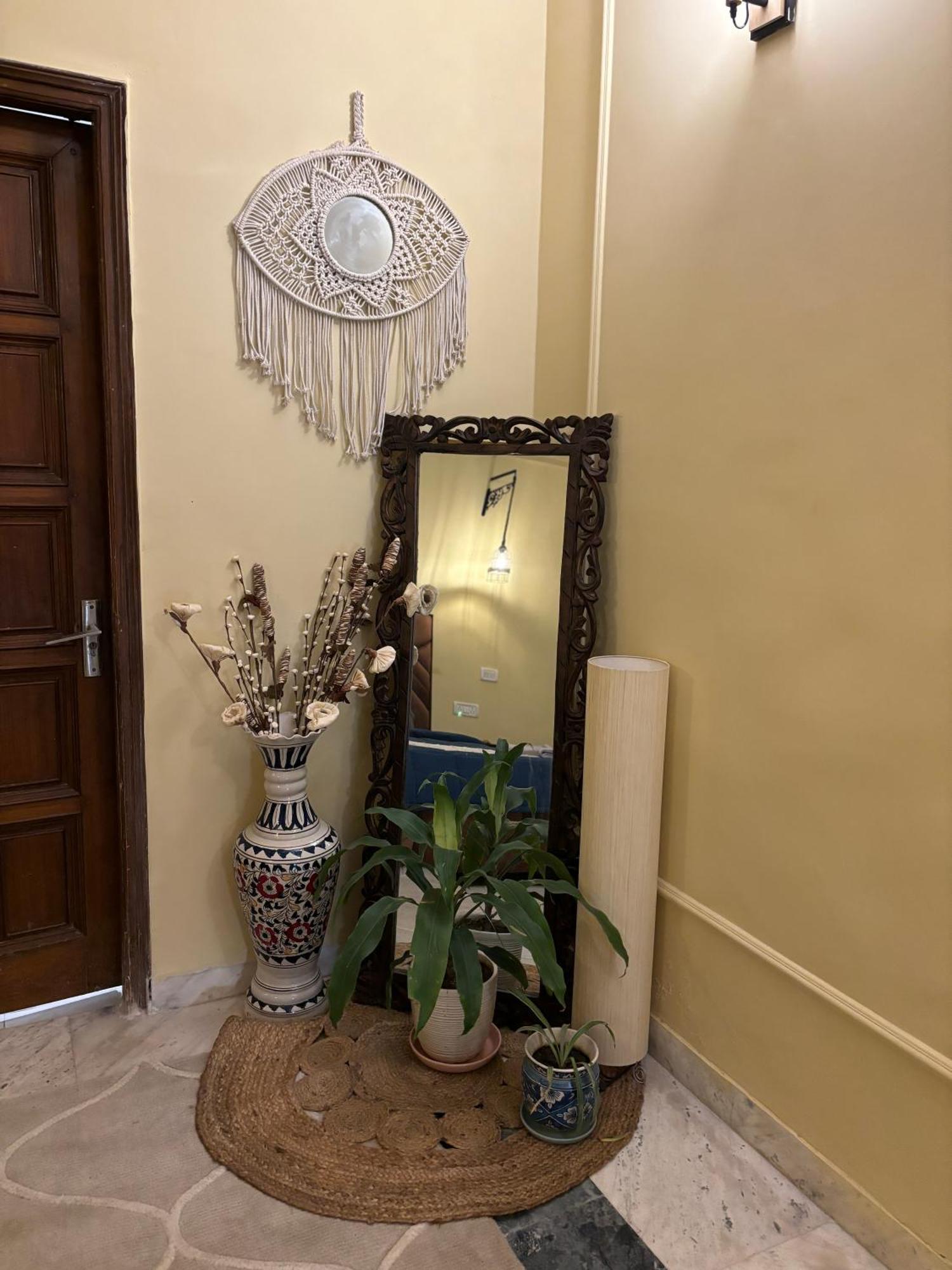 Atharva'S Homestay By Goaround Homes - Nehru Enclave Metro, South Delhi Ню Делхи Екстериор снимка