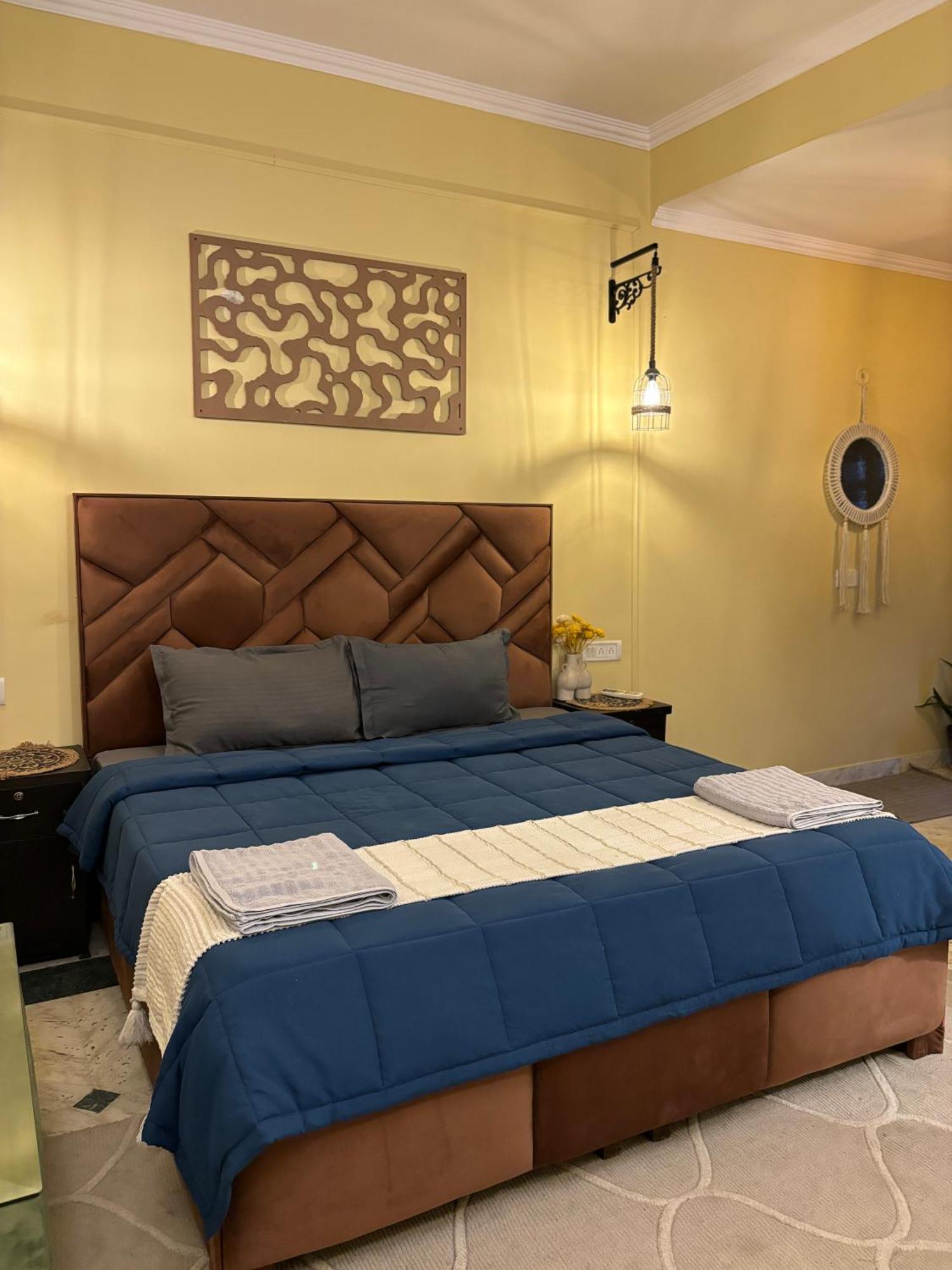 Atharva'S Homestay By Goaround Homes - Nehru Enclave Metro, South Delhi Ню Делхи Екстериор снимка