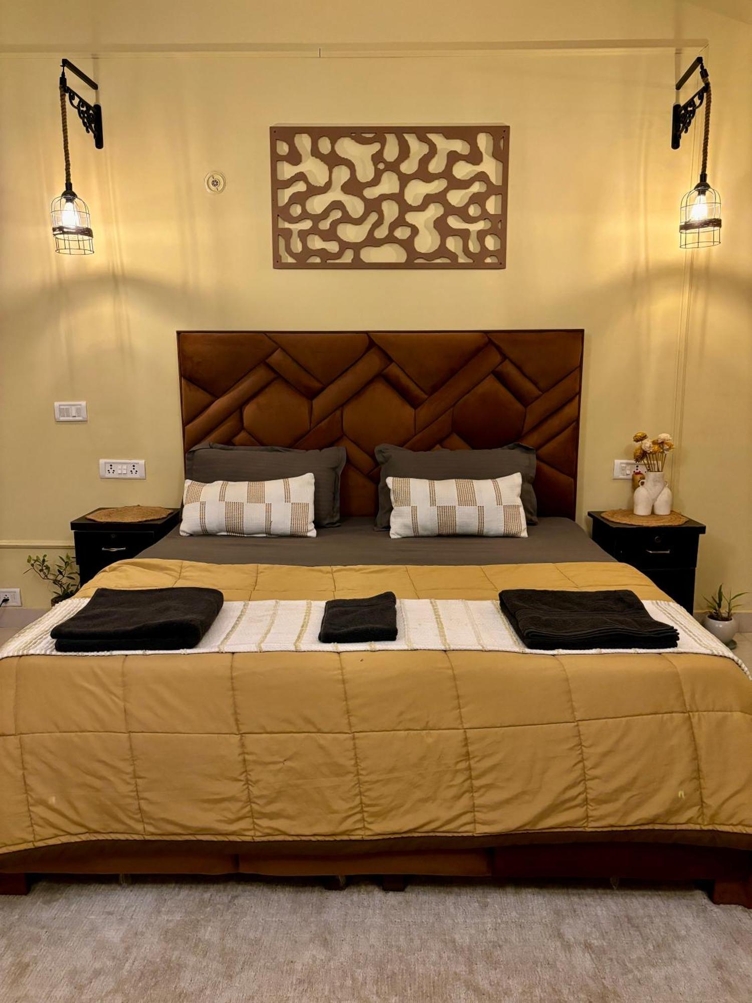 Atharva'S Homestay By Goaround Homes - Nehru Enclave Metro, South Delhi Ню Делхи Екстериор снимка
