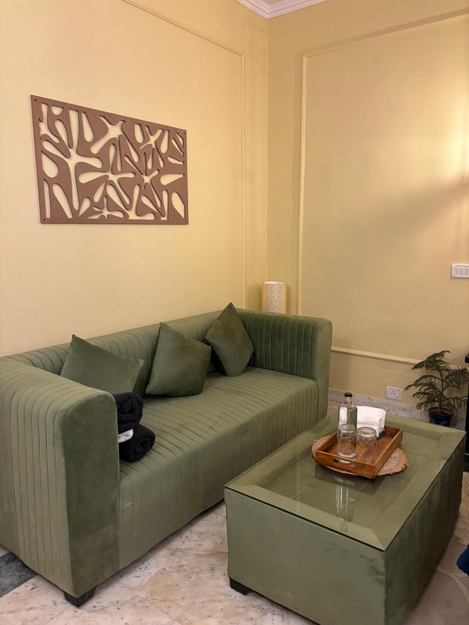 Atharva'S Homestay By Goaround Homes - Nehru Enclave Metro, South Delhi Ню Делхи Екстериор снимка