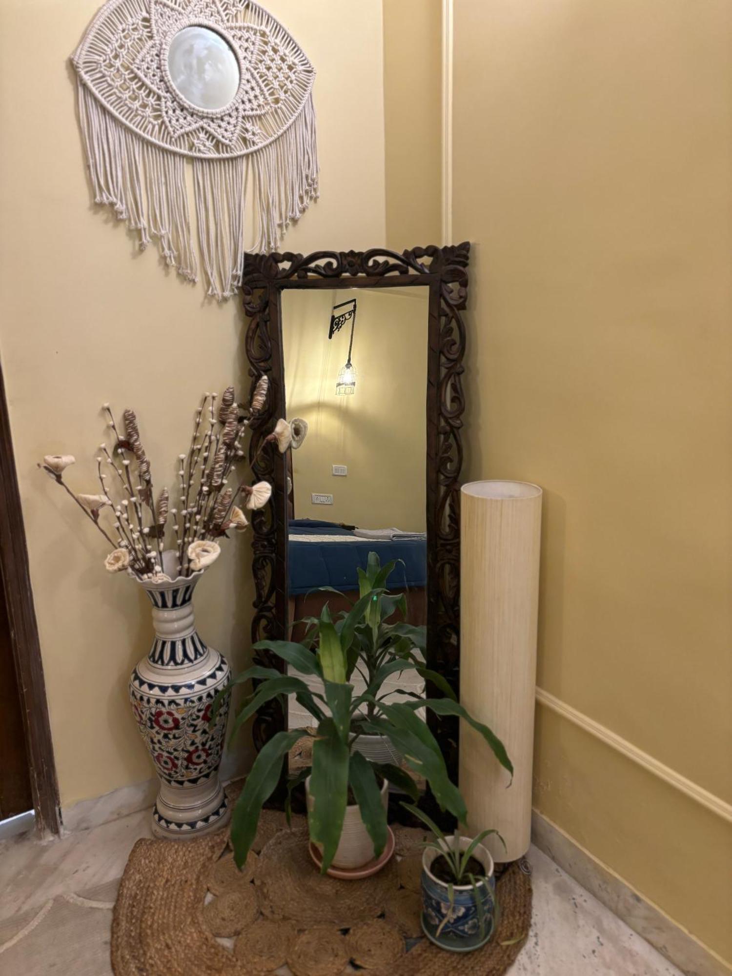 Atharva'S Homestay By Goaround Homes - Nehru Enclave Metro, South Delhi Ню Делхи Екстериор снимка