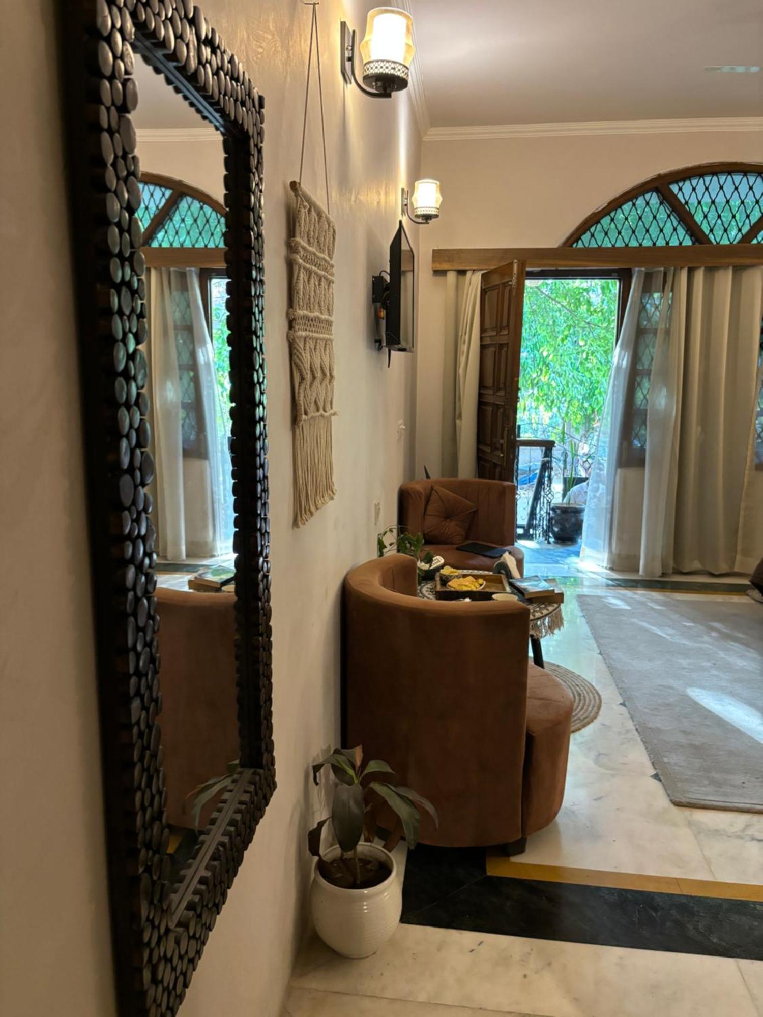 Atharva'S Homestay By Goaround Homes - Nehru Enclave Metro, South Delhi Ню Делхи Екстериор снимка