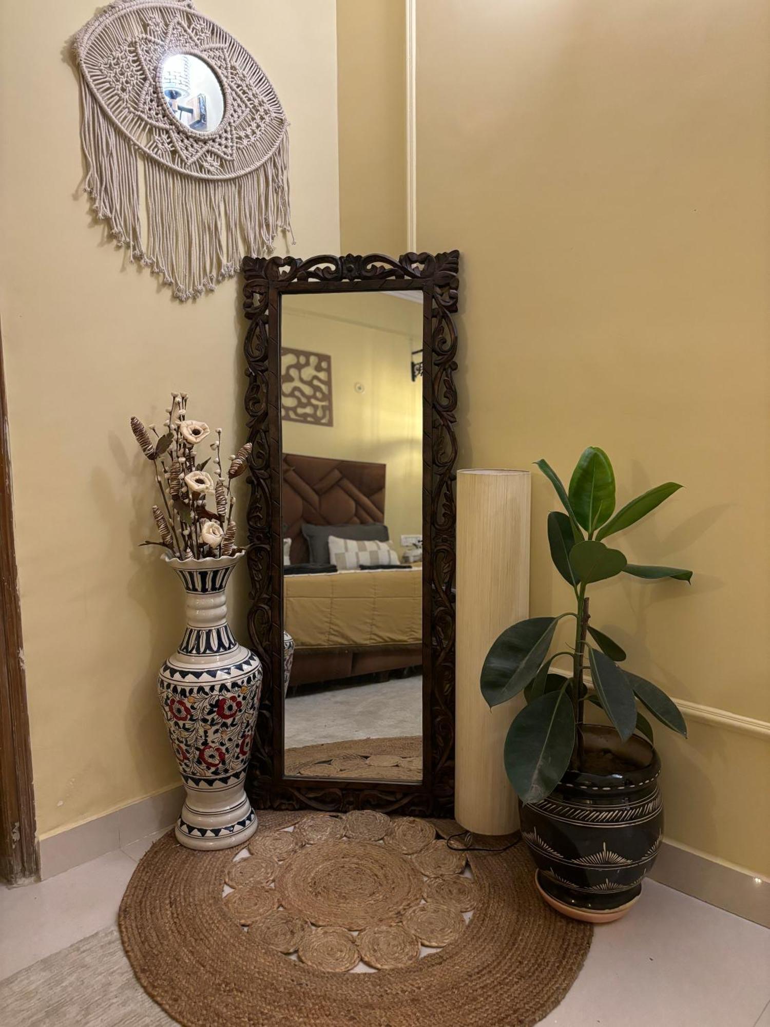 Atharva'S Homestay By Goaround Homes - Nehru Enclave Metro, South Delhi Ню Делхи Екстериор снимка