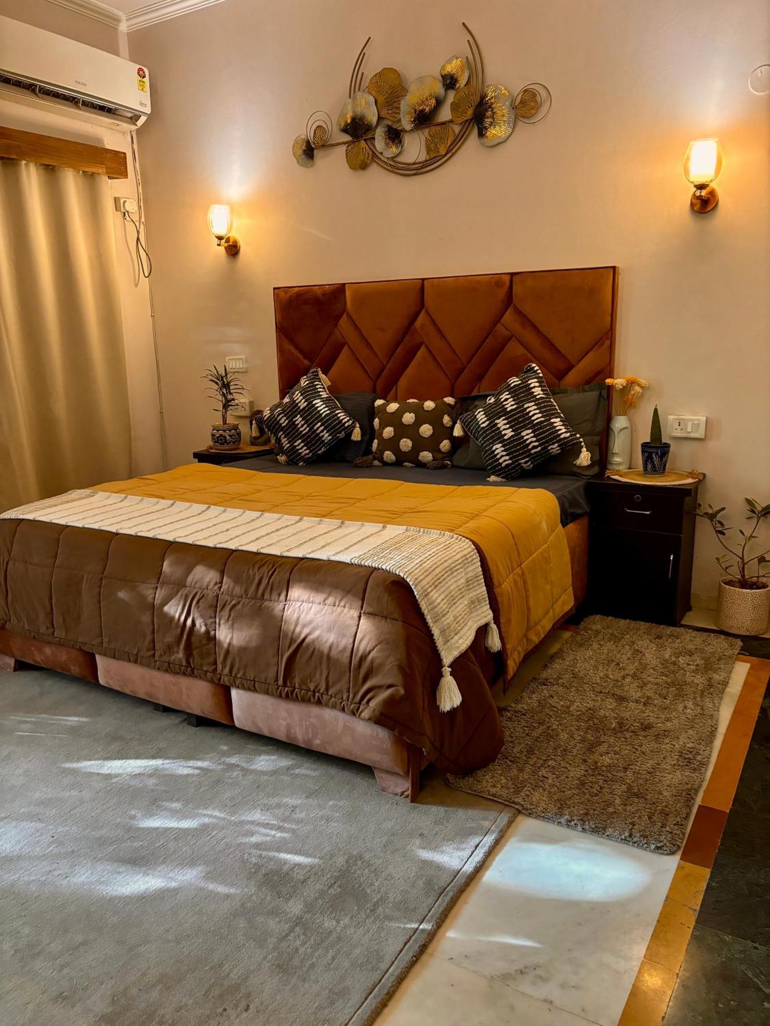 Atharva'S Homestay By Goaround Homes - Nehru Enclave Metro, South Delhi Ню Делхи Екстериор снимка