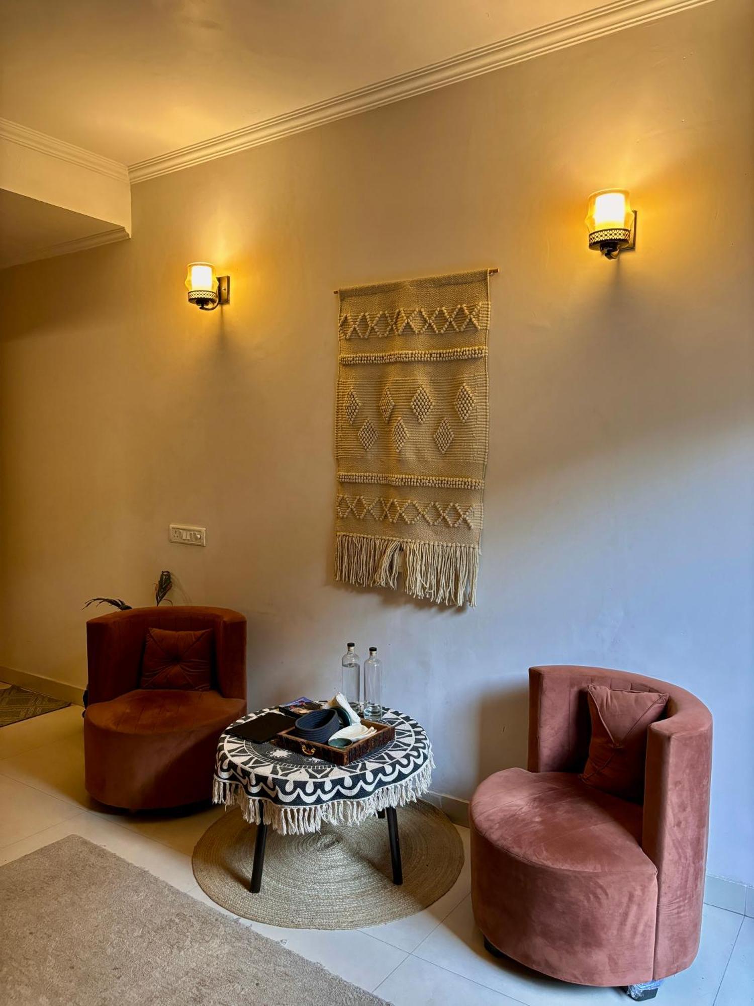 Atharva'S Homestay By Goaround Homes - Nehru Enclave Metro, South Delhi Ню Делхи Екстериор снимка