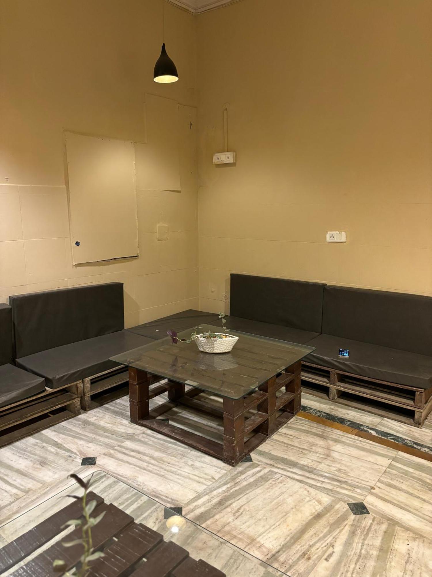 Atharva'S Homestay By Goaround Homes - Nehru Enclave Metro, South Delhi Ню Делхи Екстериор снимка