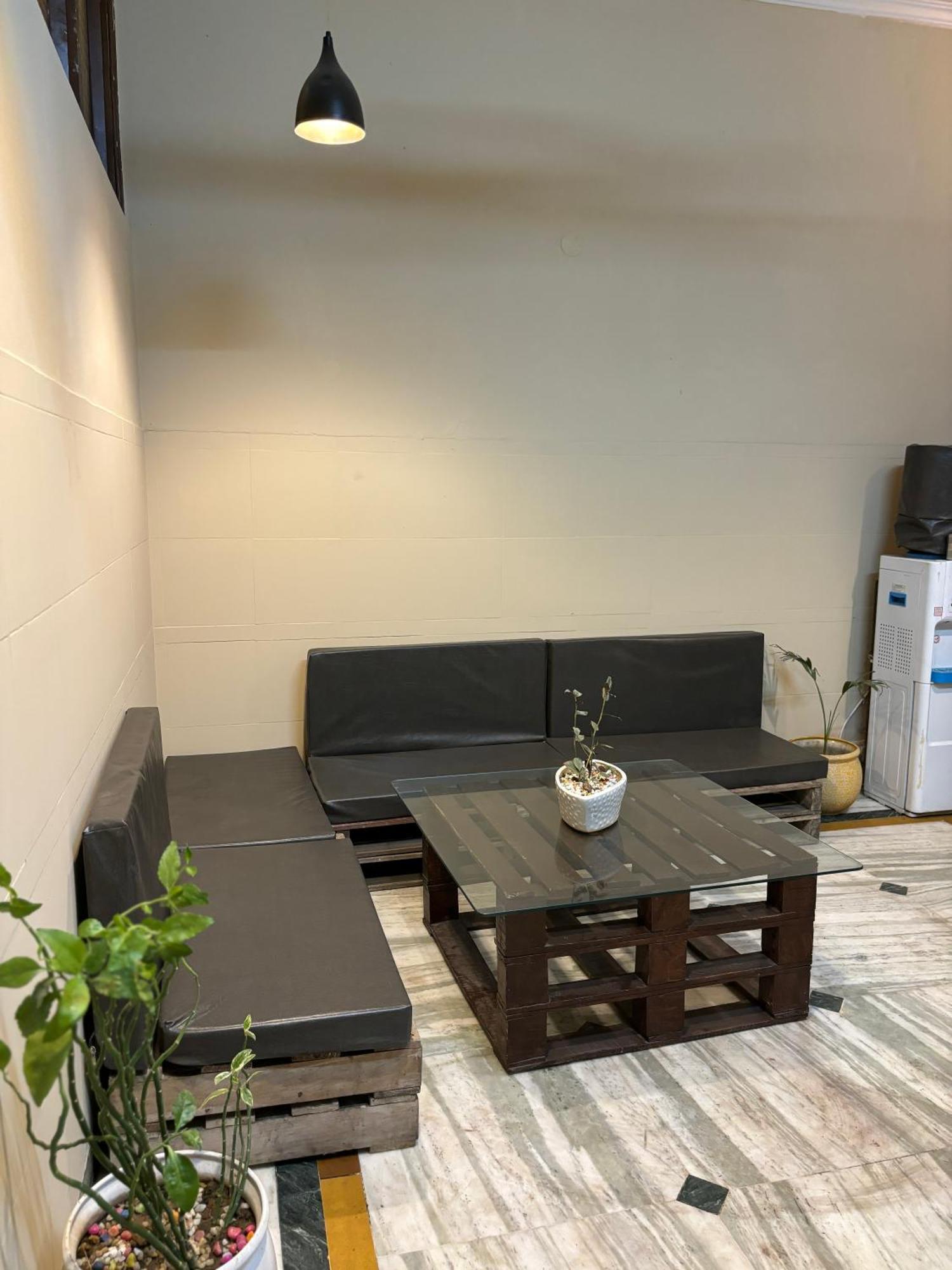 Atharva'S Homestay By Goaround Homes - Nehru Enclave Metro, South Delhi Ню Делхи Екстериор снимка