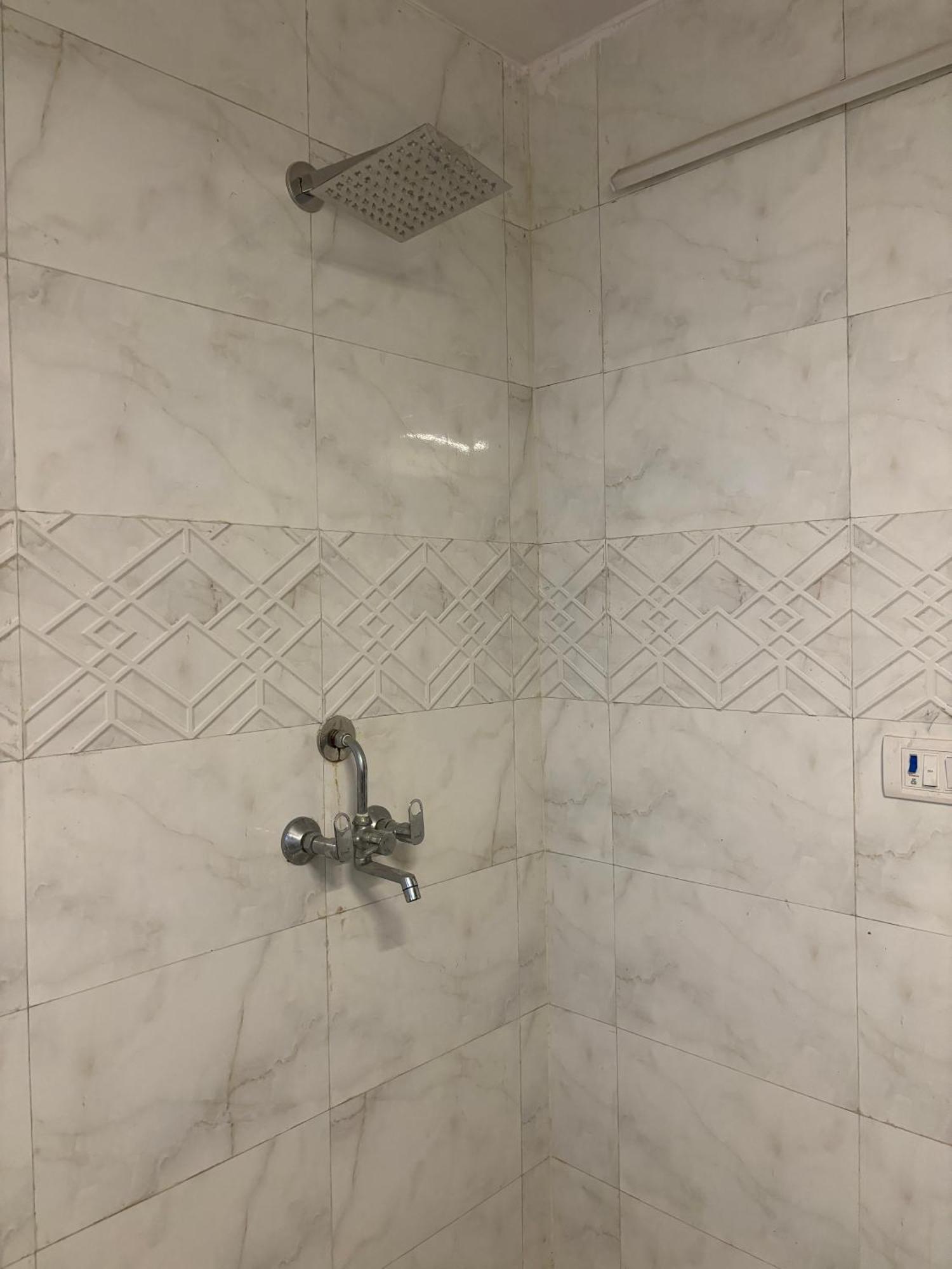 Atharva'S Homestay By Goaround Homes - Nehru Enclave Metro, South Delhi Ню Делхи Екстериор снимка