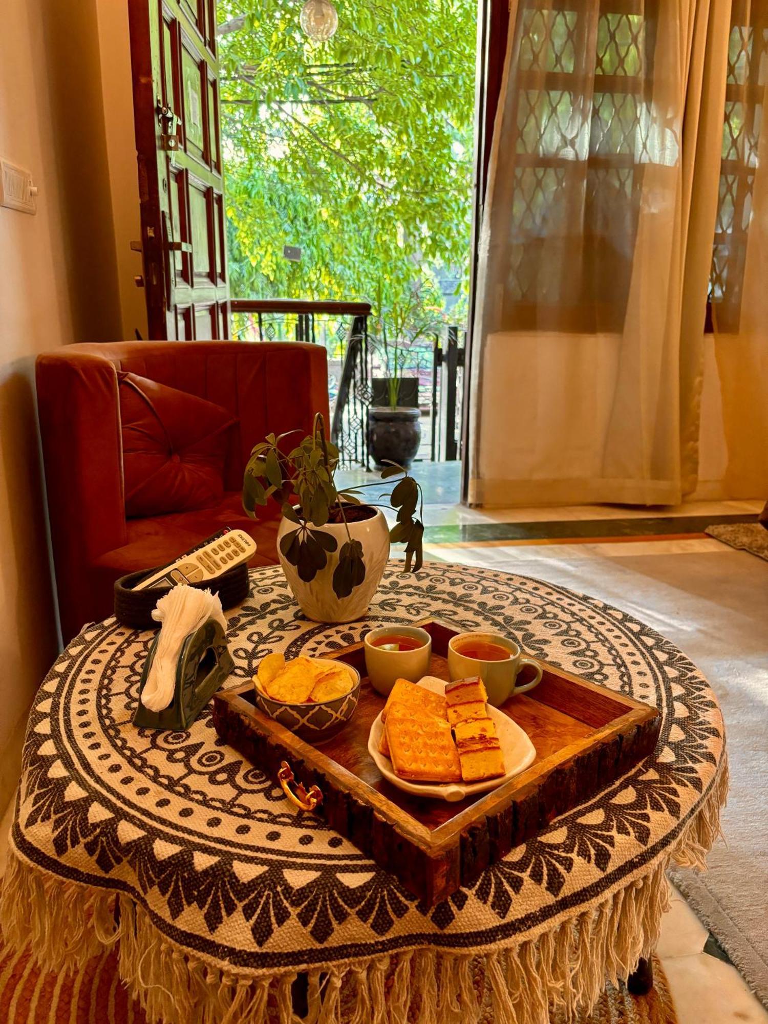 Atharva'S Homestay By Goaround Homes - Nehru Enclave Metro, South Delhi Ню Делхи Екстериор снимка