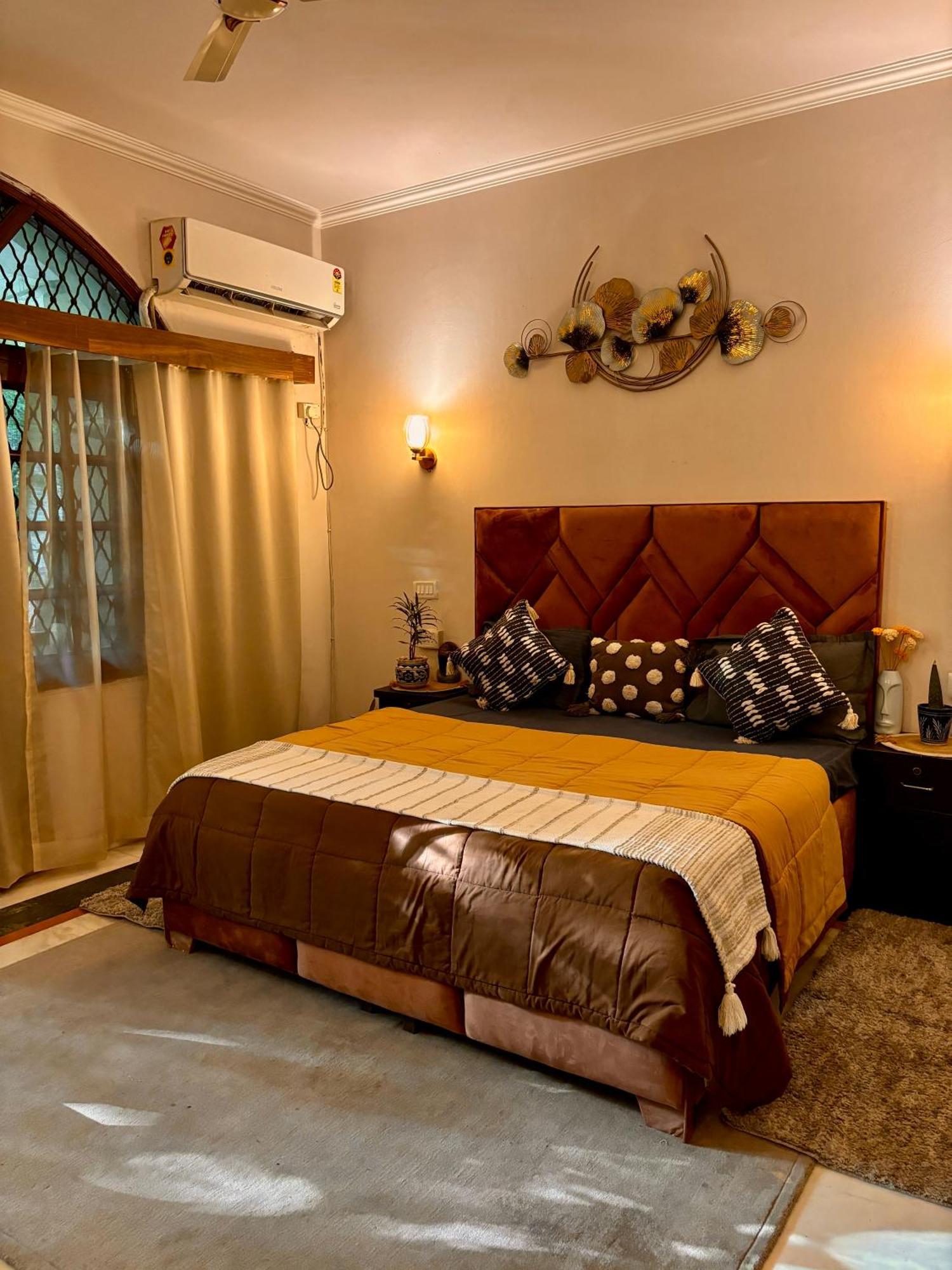 Atharva'S Homestay By Goaround Homes - Nehru Enclave Metro, South Delhi Ню Делхи Екстериор снимка