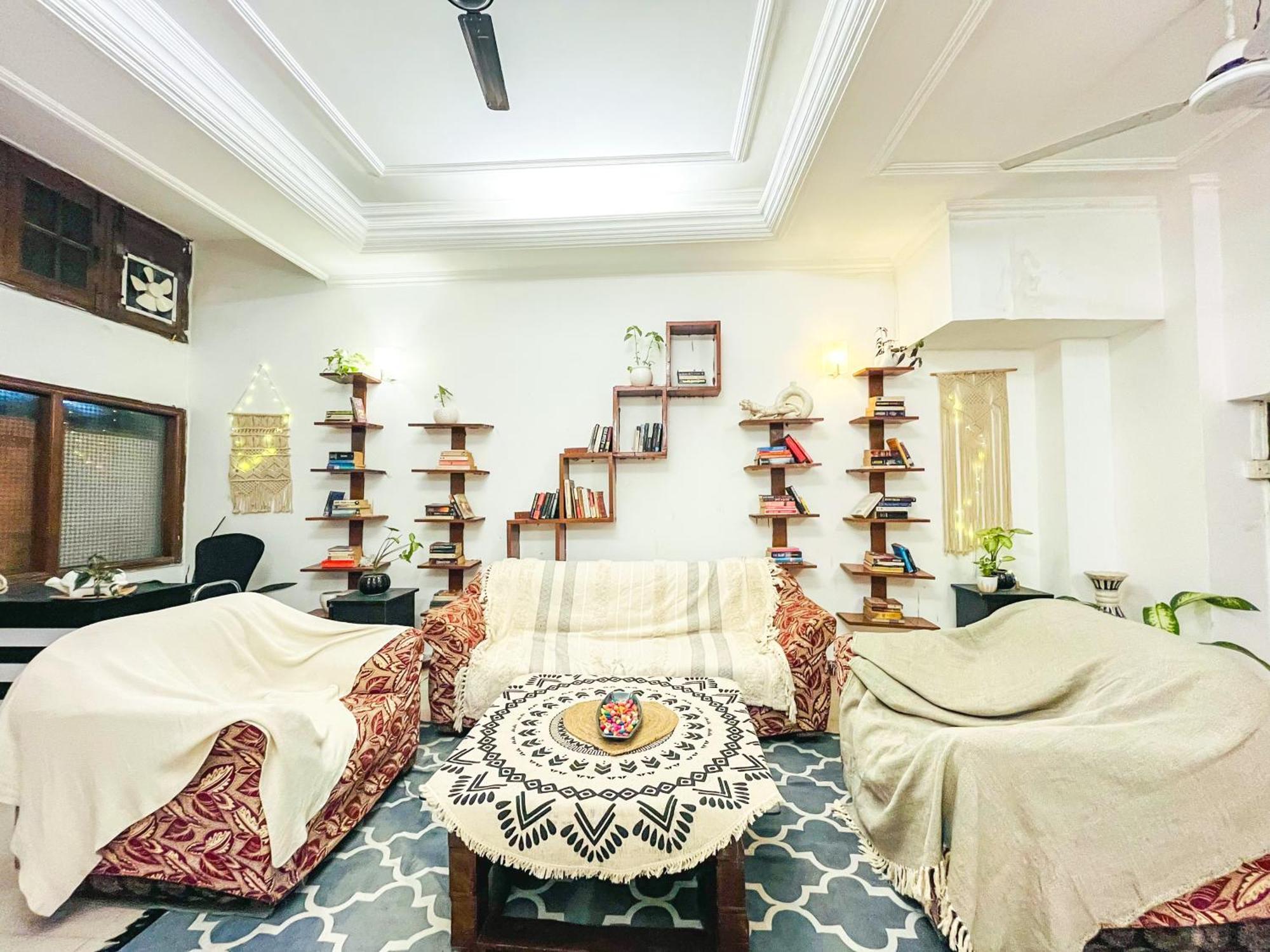 Atharva'S Homestay By Goaround Homes - Nehru Enclave Metro, South Delhi Ню Делхи Екстериор снимка