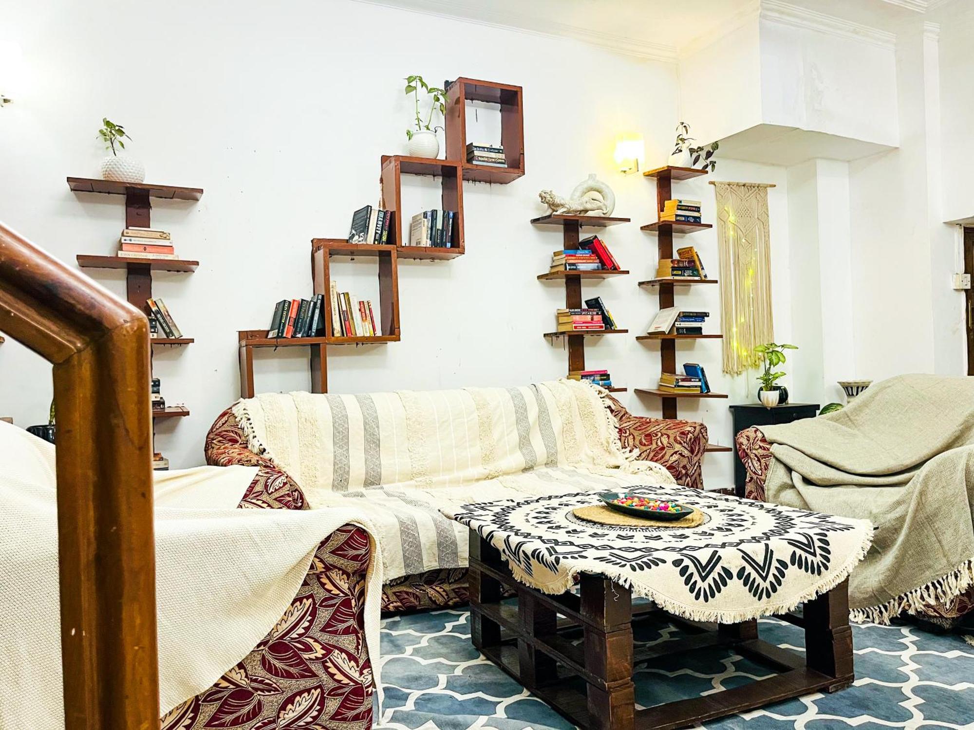 Atharva'S Homestay By Goaround Homes - Nehru Enclave Metro, South Delhi Ню Делхи Екстериор снимка