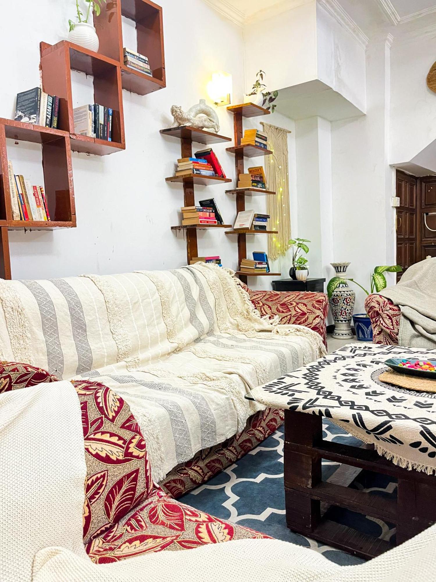 Atharva'S Homestay By Goaround Homes - Nehru Enclave Metro, South Delhi Ню Делхи Екстериор снимка