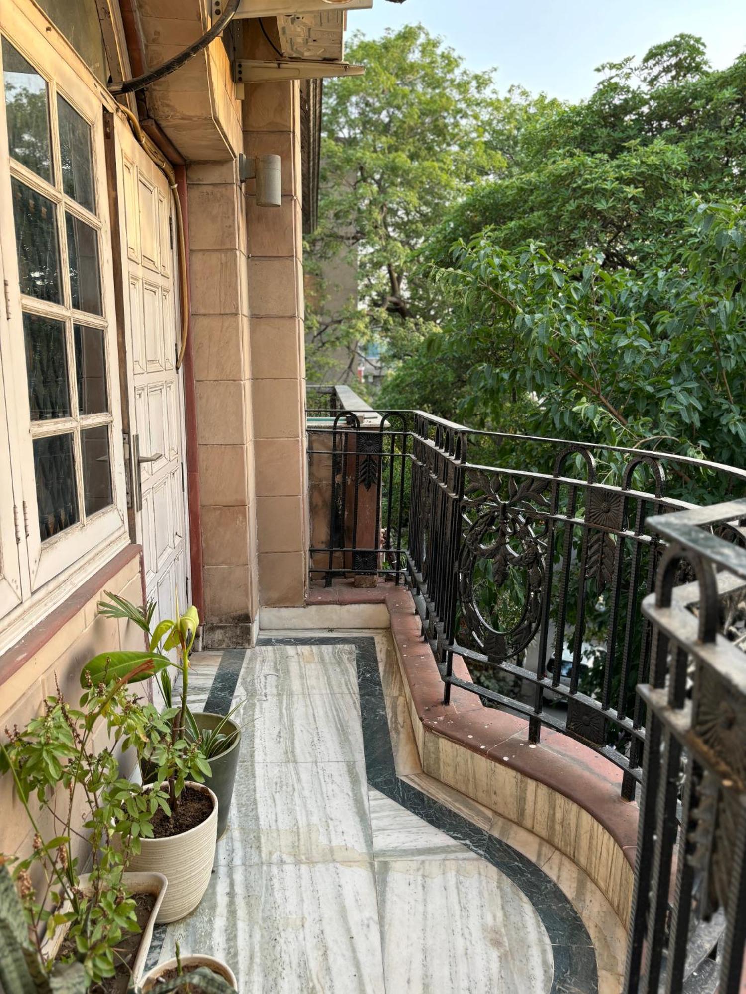 Atharva'S Homestay By Goaround Homes - Nehru Enclave Metro, South Delhi Ню Делхи Екстериор снимка