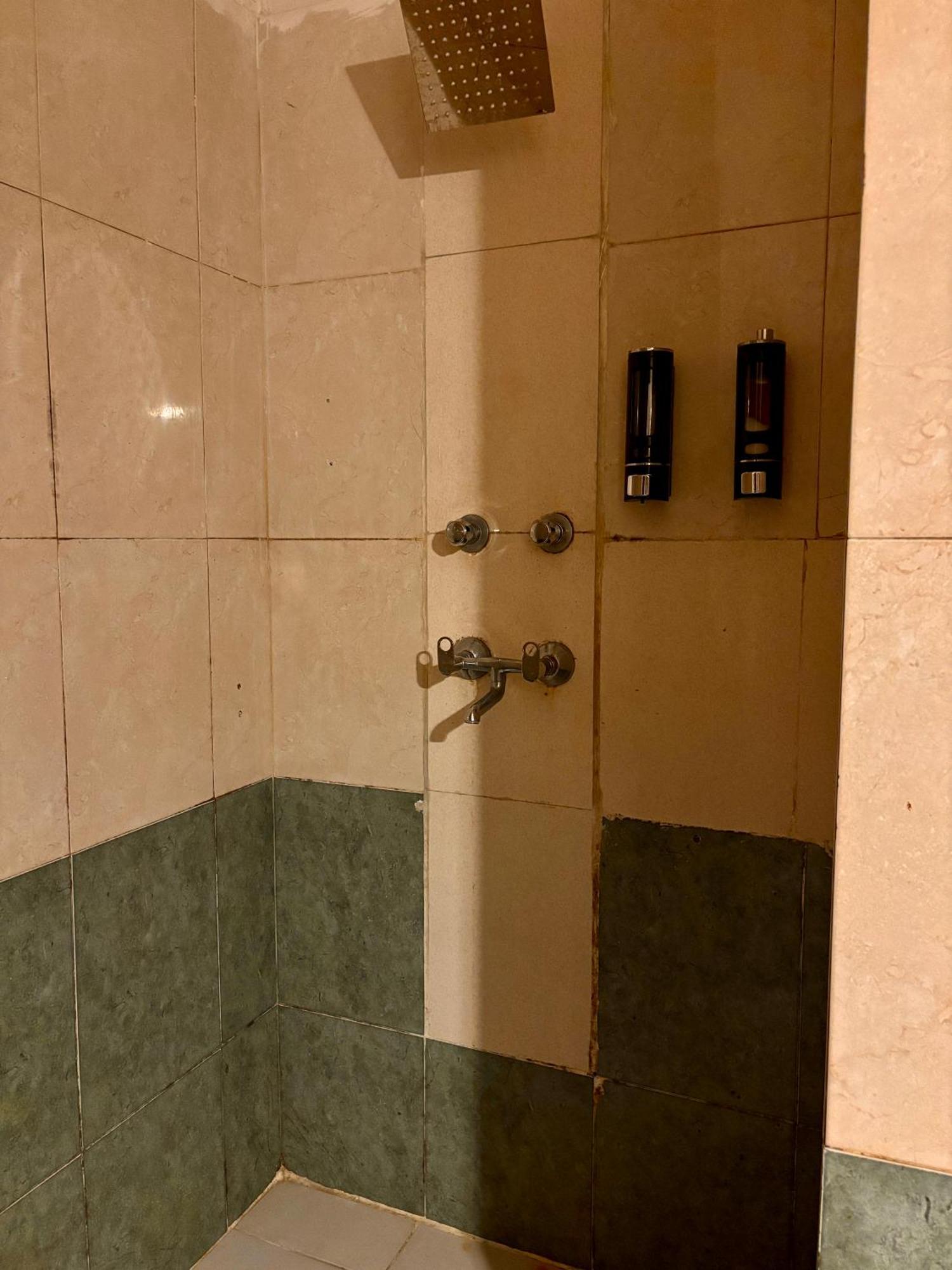 Atharva'S Homestay By Goaround Homes - Nehru Enclave Metro, South Delhi Ню Делхи Екстериор снимка