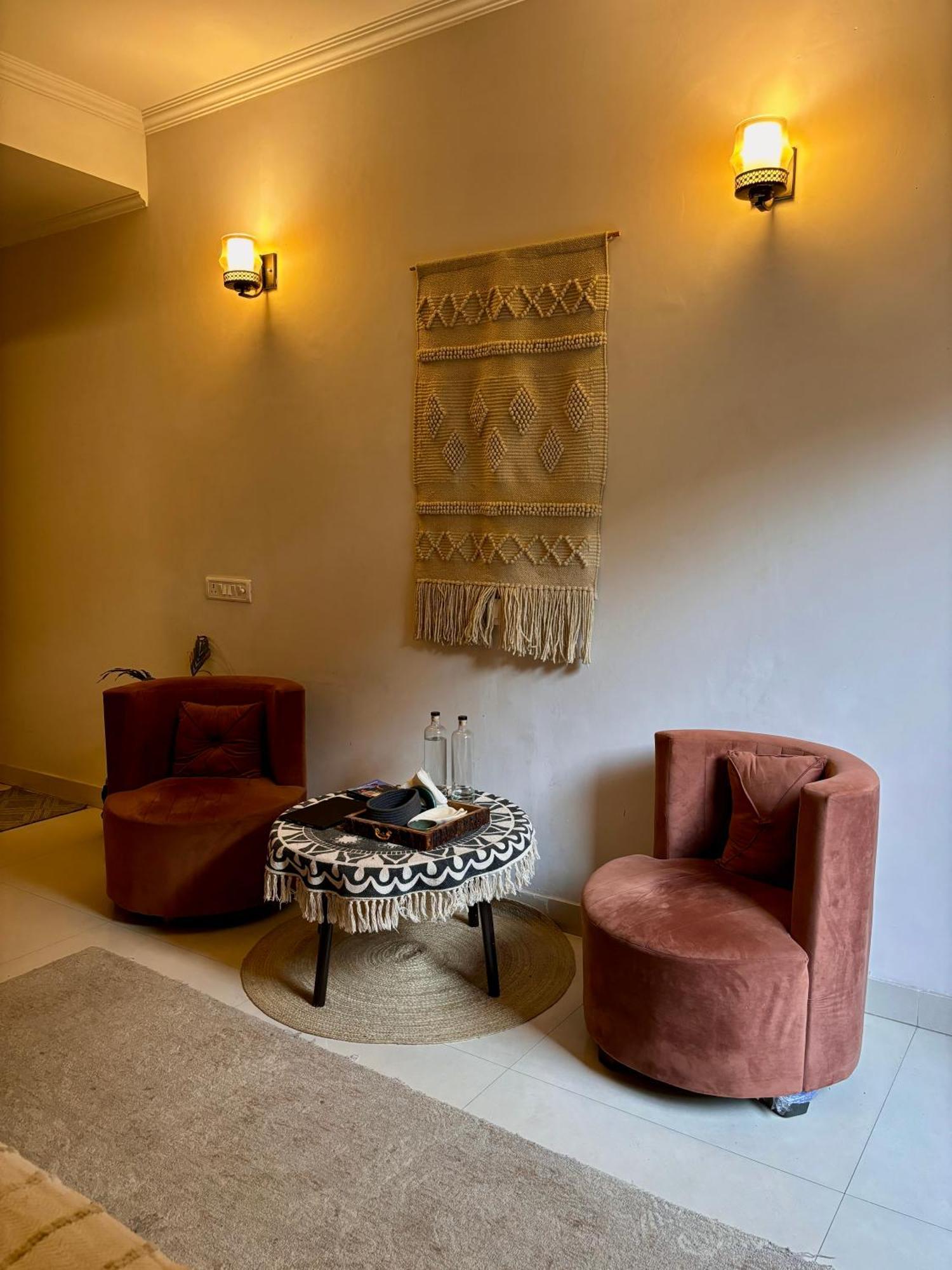 Atharva'S Homestay By Goaround Homes - Nehru Enclave Metro, South Delhi Ню Делхи Екстериор снимка